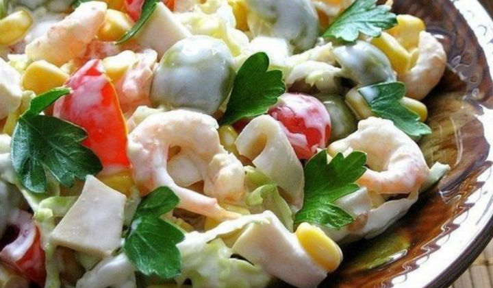 Салат с кальмарами и креветками. Самые вкусные рецепты салатов