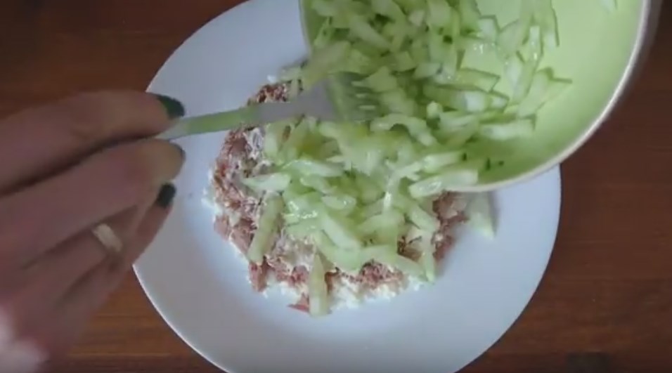 Салат с консервированным тунцом. 9 очень вкусных рецептов с фото