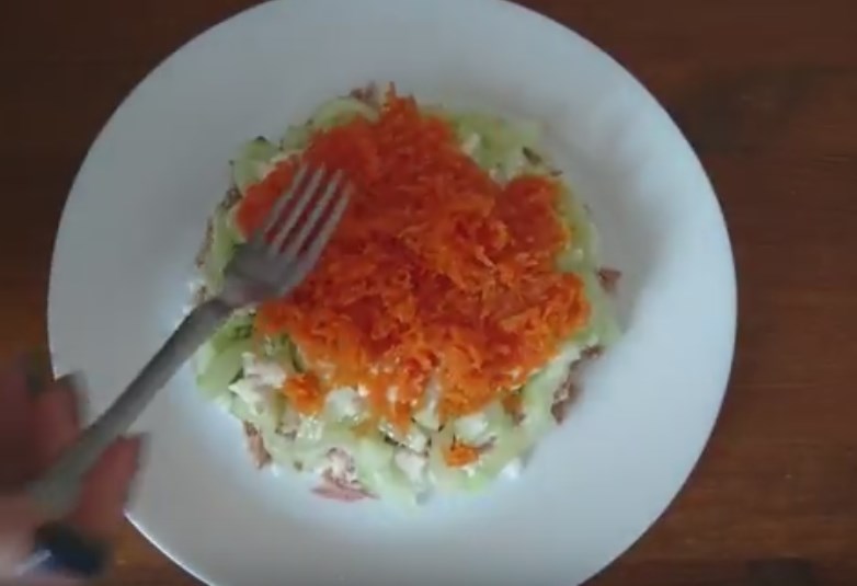 Салат с консервированным тунцом. 9 очень вкусных рецептов с фото