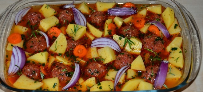 Тефтели в духовке в сметанном соусе с подливкой — рецепты с картошкой, рисом и гречкой