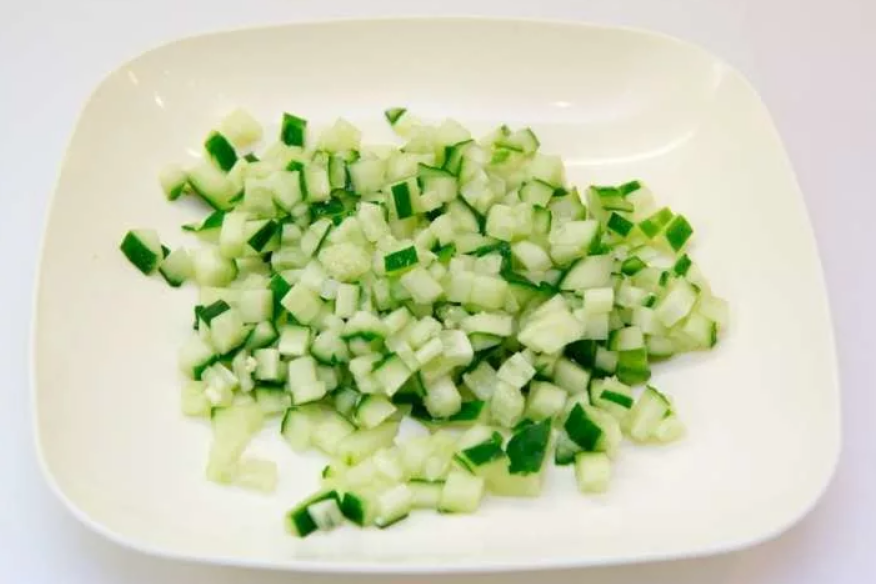 Крабовый салат с огурцом и кукурузой – 6 классических рецептов