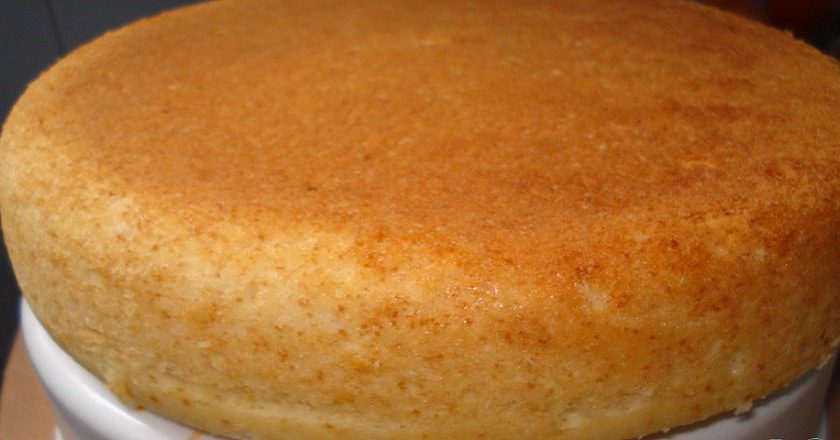 Как приготовить бисквит для торта, который не требует никаких начинок. Классический рецепт и в подметки не годится.