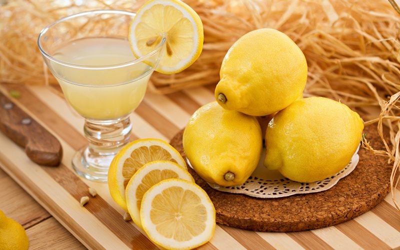 Лимонный сок: польза и вред, применение в народной медицине и косметологии, противопоказания