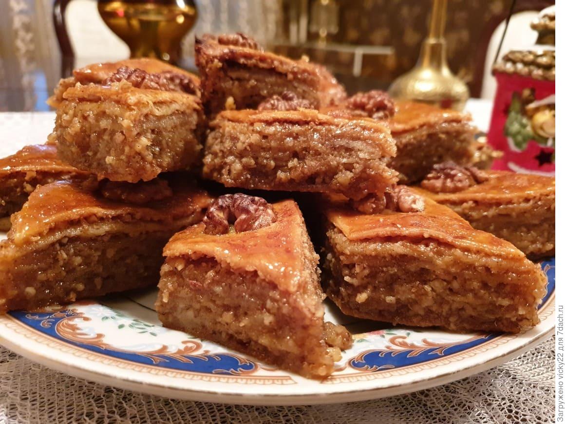 Пахлава (баклава) бакинская — самая популярная восточная сладость.
