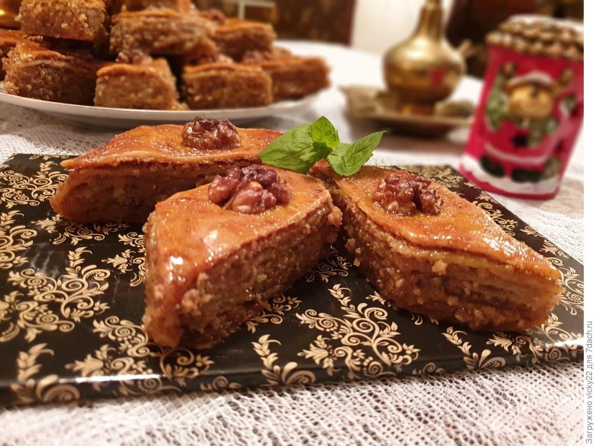 Пахлава (баклава) бакинская — самая популярная восточная сладость.