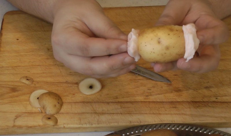 Шашлык из картофеля, который съедается быстрее мясного! Кулинарный шедевр всего из трех ингредиентов.