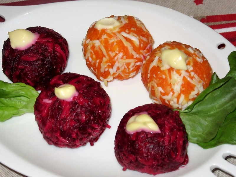 Порционные салатные шарики из свеклы и моркови: дешевле не бывает, улетают со стола. 6 ярких вкусов для любого праздника.