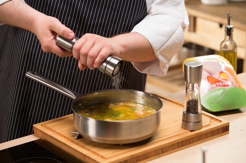 10 секретов вкусного домашнего супа, или почему лавровый лист в бульоне — путь к провалу