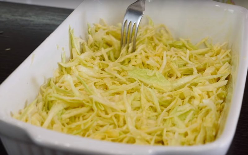 В чём прелесть капустной шарлотки и как ее готовить