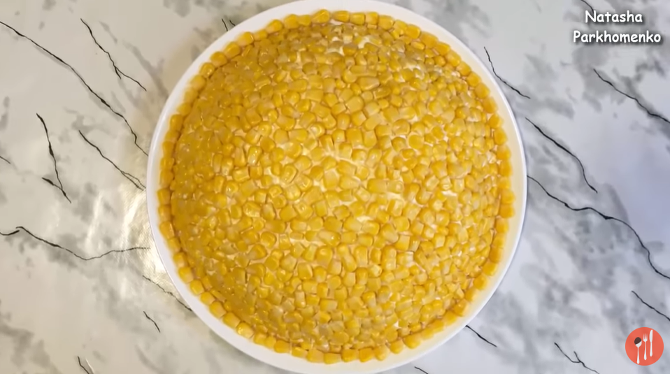 «Золотая россыпь» – яркий кукурузный салат для праздничного застолья