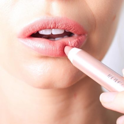 9 грубых ошибок женщин, которые красят губы