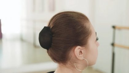20 красивых идей, как сделать шишку из волос на голове