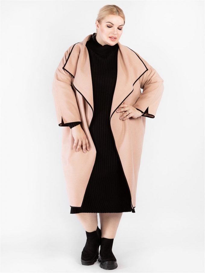 Уже не модно: 4 пальто, которые все еще носят зрелые женщины