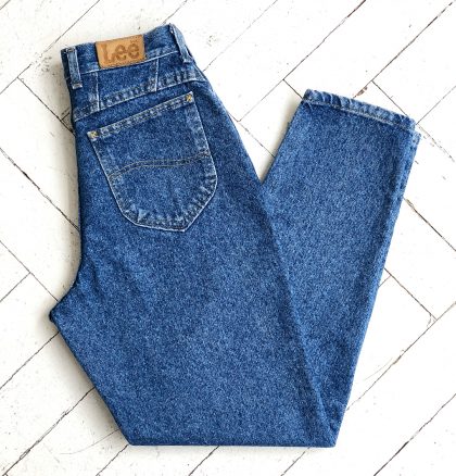 Учимся выбирать дешевые джинсы и выглядеть в них дорого